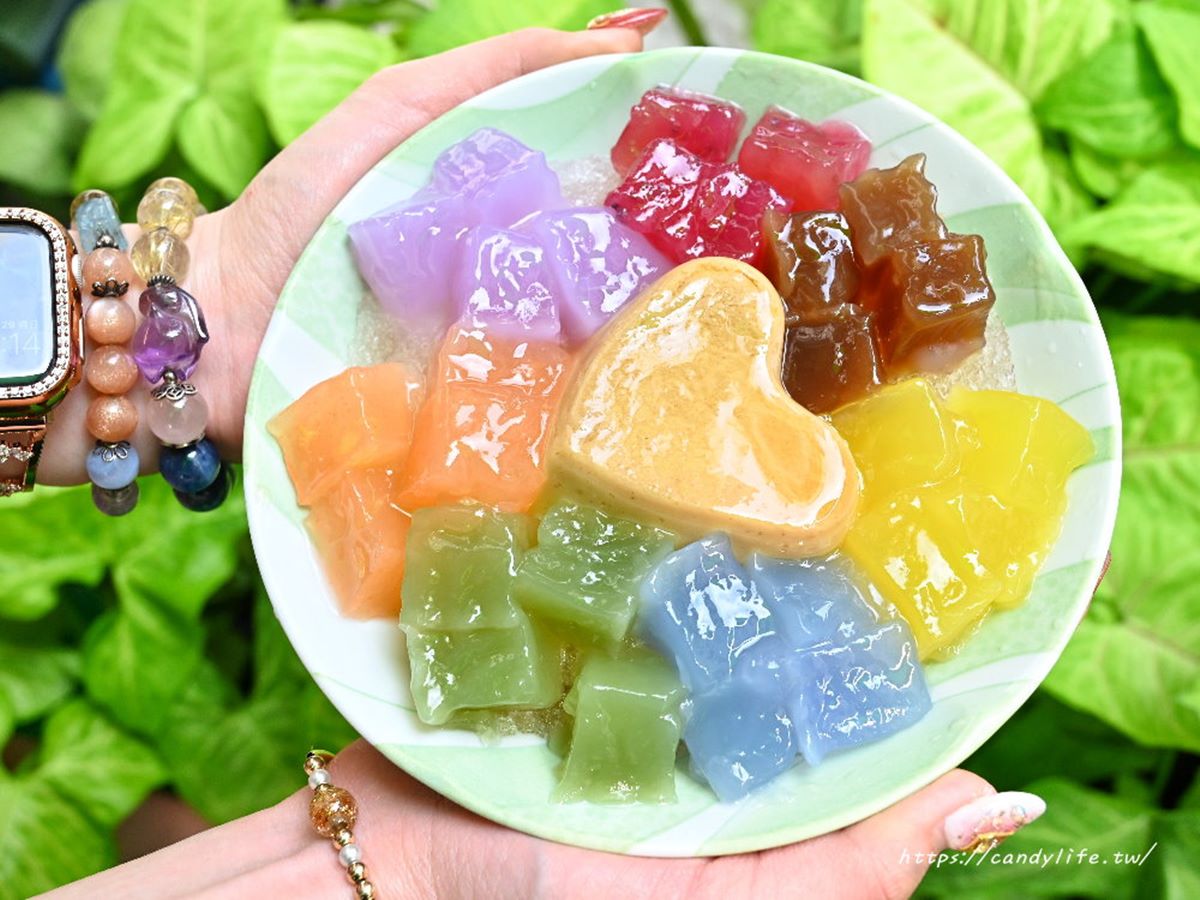 夢幻7彩粉粿冰只要60元,每種粉粿都是天然食材調色,讓人吃得更安心。(圖/糖糖‘s享食生活提供)