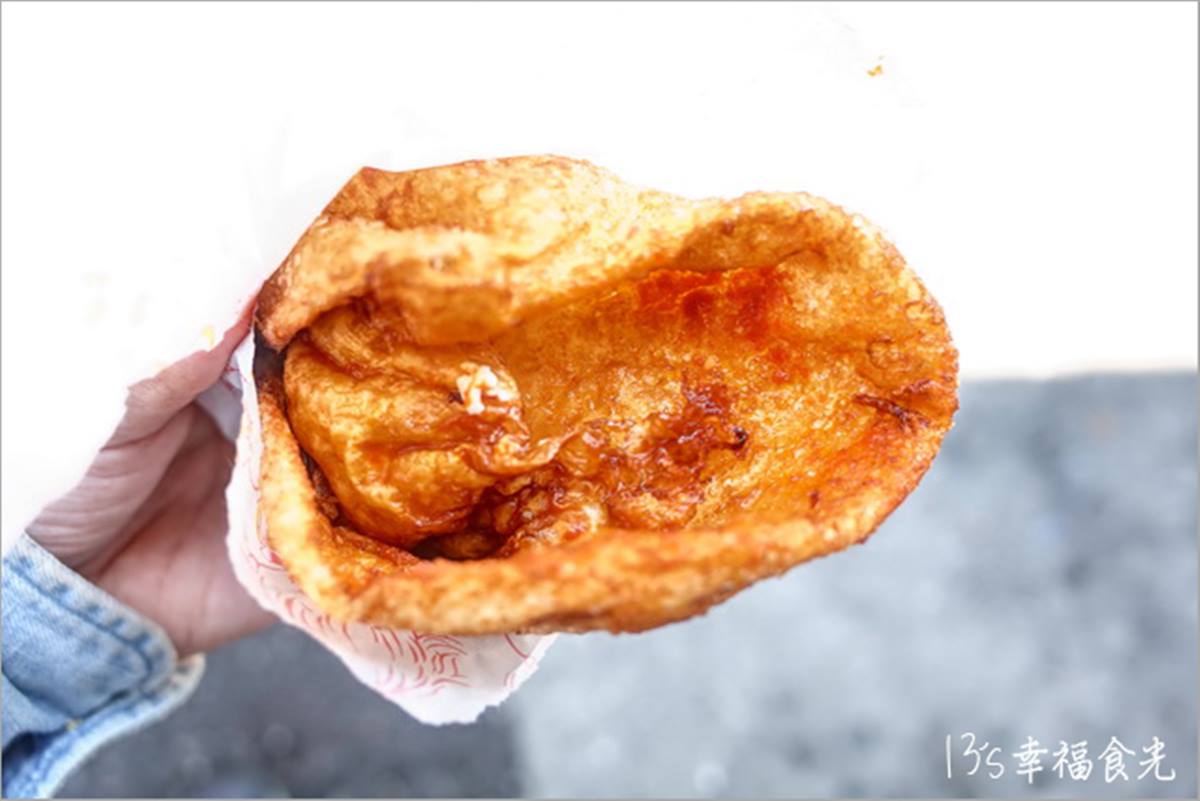 「老牌炸蛋蔥油餅」的蔥油餅相當金黃酥脆。（圖／13‘s幸福食光提供）