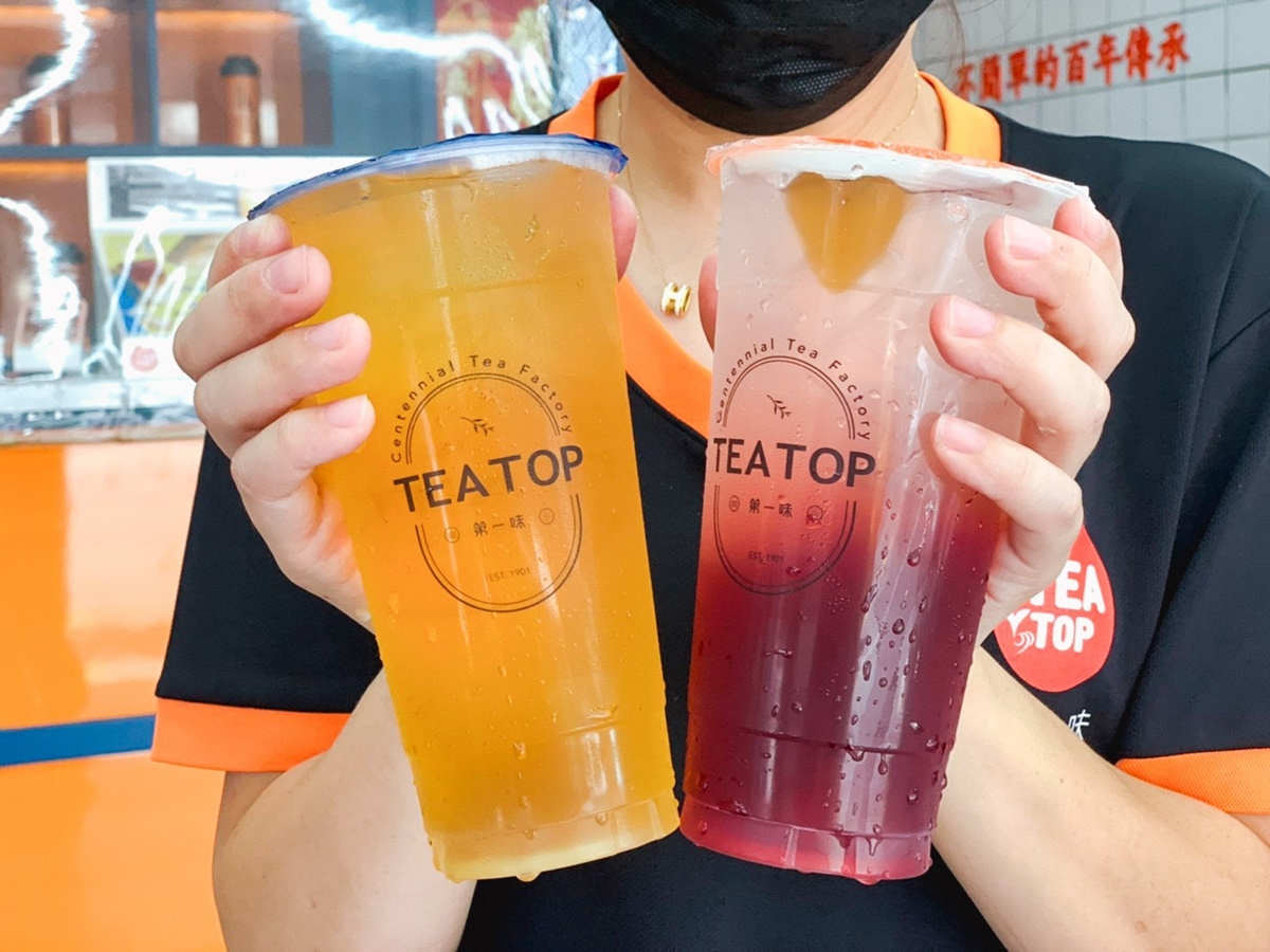 TEA TOP除了有飲品買一送一外,還能免費加愛心凍。(圖/業者提供)
