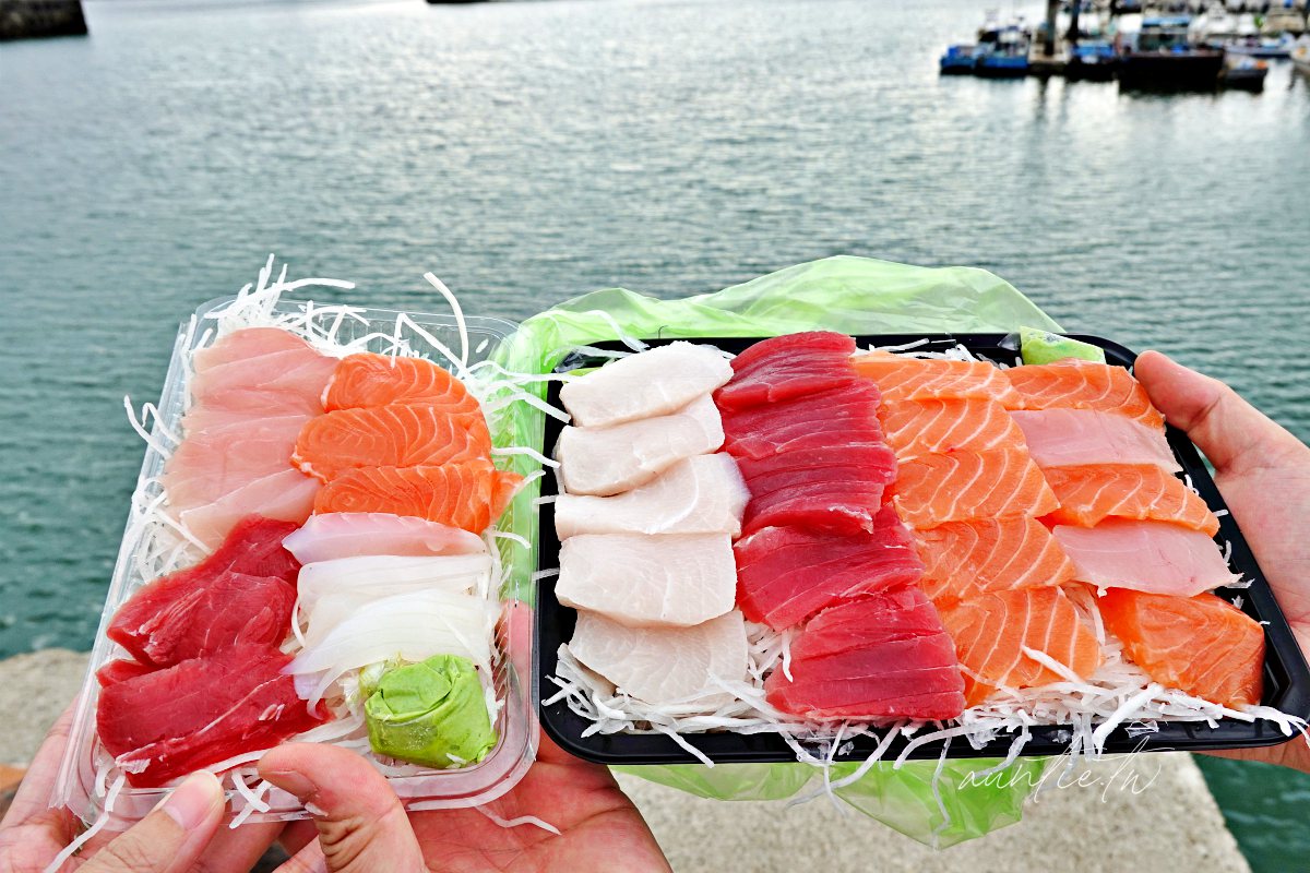上允生魚片的生魚片一大盒+一小盒只要300百元,且切得很厚。(圖/水晶安蹄不務正業過生活提供)