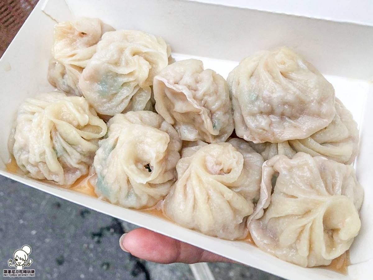 「永和小籠湯包」是高雄鹽埕的平價美食,皮薄湯汁多。(圖/跟著尼力吃喝玩樂提供)