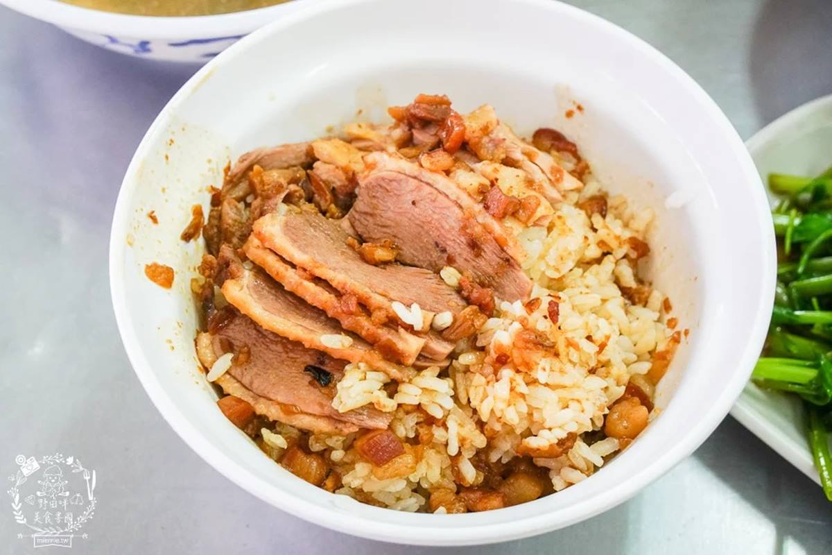 「鴨肉本 二老闆の店」鴨肉飯的鴨肉很彈嫩,加上肉燥的醬汁提升鴨肉的鹹香。(圖/野田咩的美食書國提供)