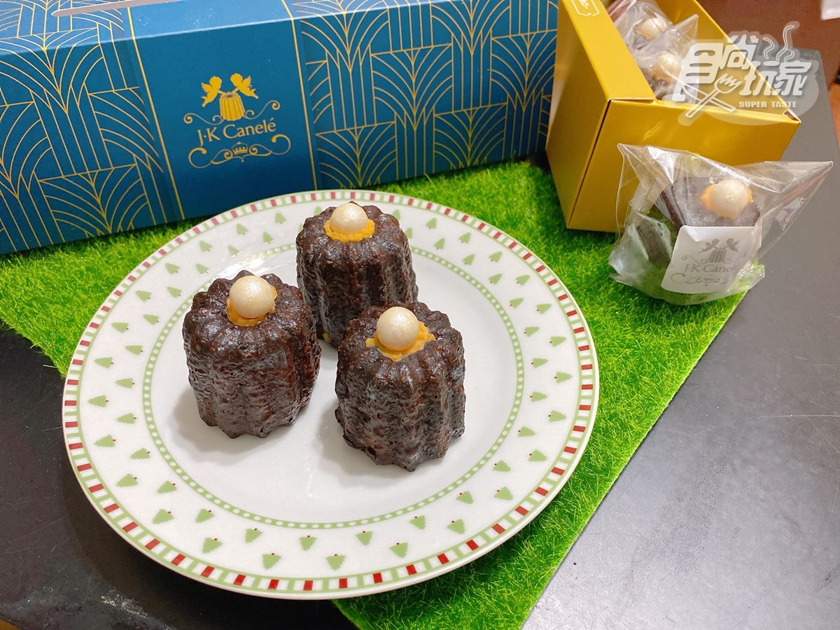 「J.K月之鈴中秋禮盒」的蛋黃可麗露每一口都吃得到蘭姆酒香氣。(圖/食尚玩家)