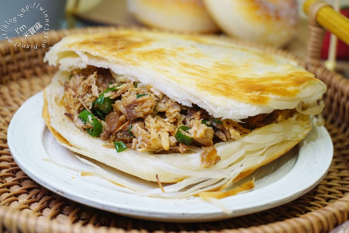 經典原味剁剁肉75元內餡帶有孜然味，微甜順口。（圖／米寶麻幸福滿載提供）