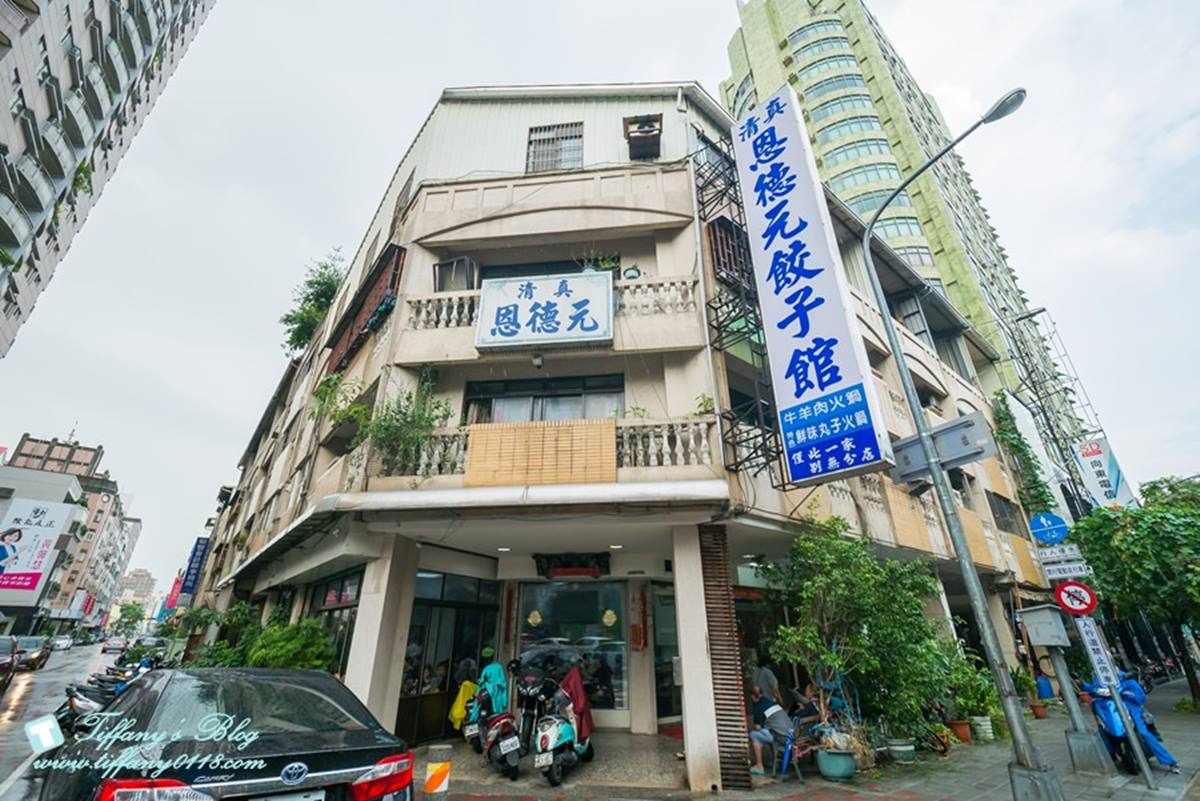 「清真恩德元餃子館」用餐空間有２層樓，各時段人氣都很旺。（圖／小佳的幻想世界提供）