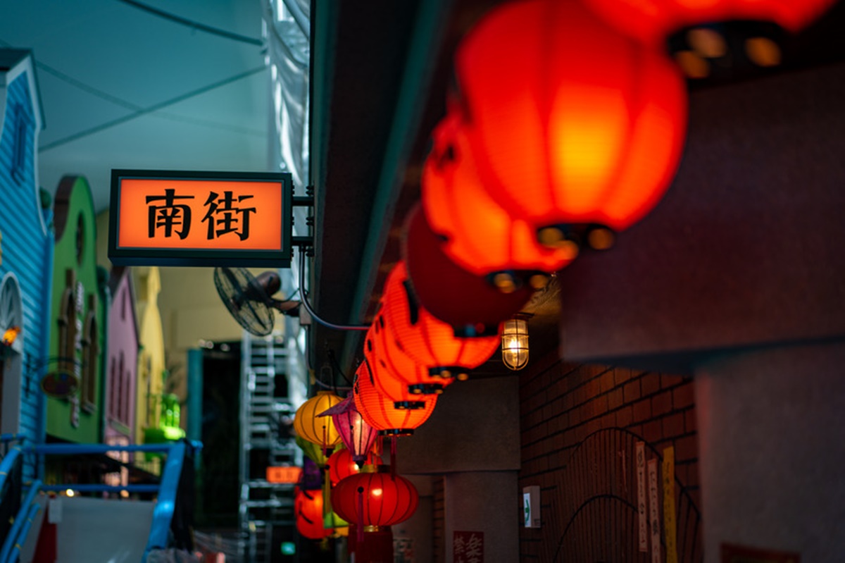 「吉卜力大倉庫」還會重現《神隱少女》中的食堂街道。(圖/吉卜力公園提供)