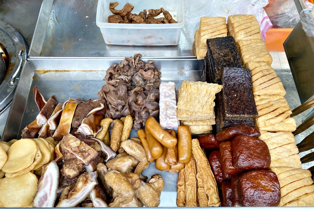 滷味種類選項不少,且都是銅板價,點多也不會心疼。(圖/加小菲愛碎碎唸提供)
