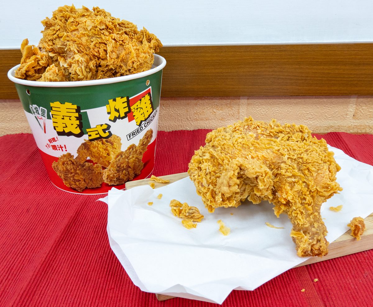 季節商品「超級戰斧雞腿」數量有限,即日起至12/5限量販售。(圖/拿坡里炸雞提供)