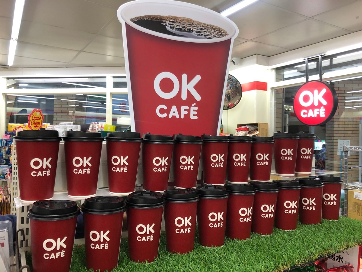 OKmart門市購買大杯莊園級美式、拿鐵買11杯送11杯。。(圖/業者提供)
