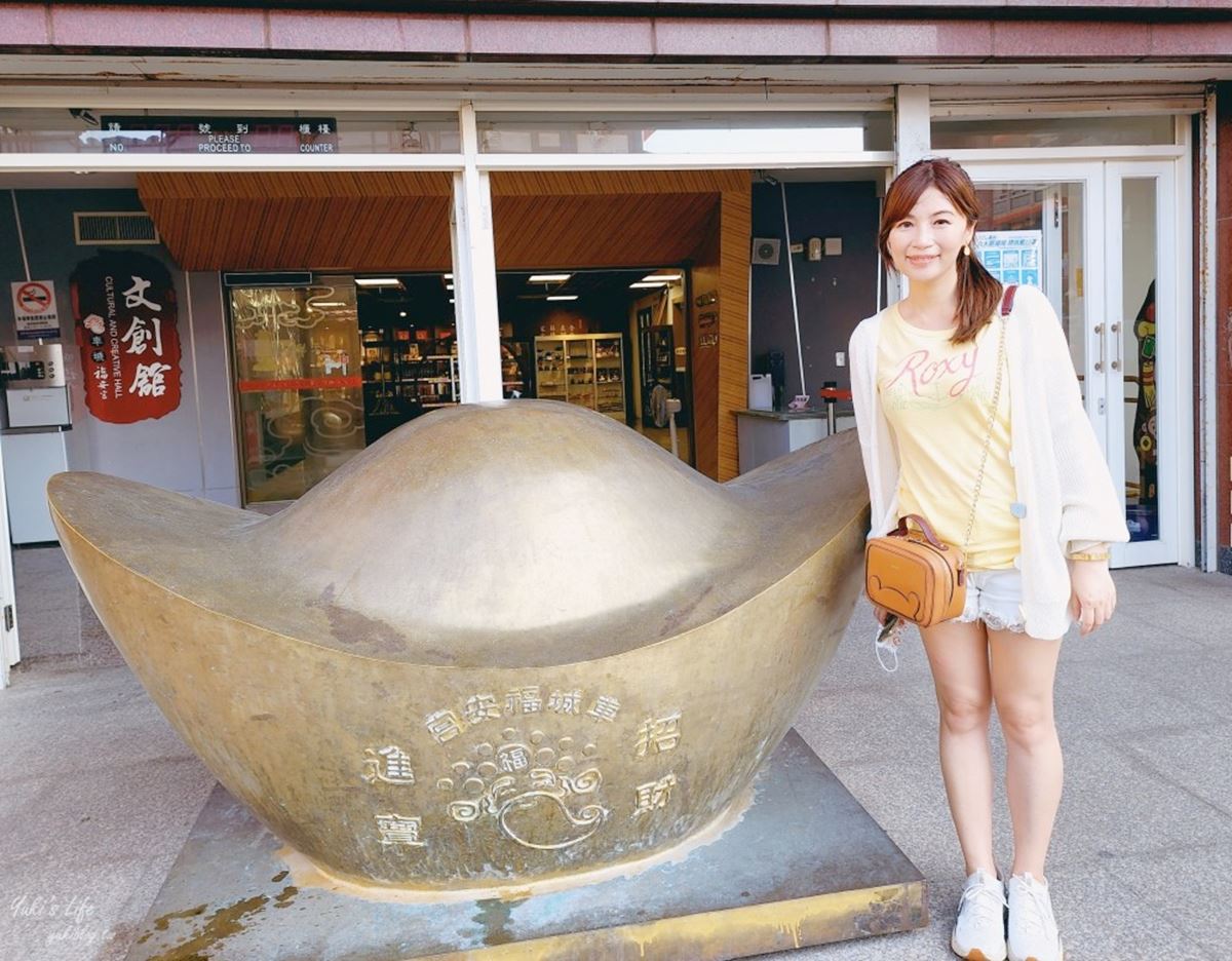 門口的金元寶還能讓大家摸一摸,招財進寶進到口袋裡。(圖/Yuki‘s Life提供)