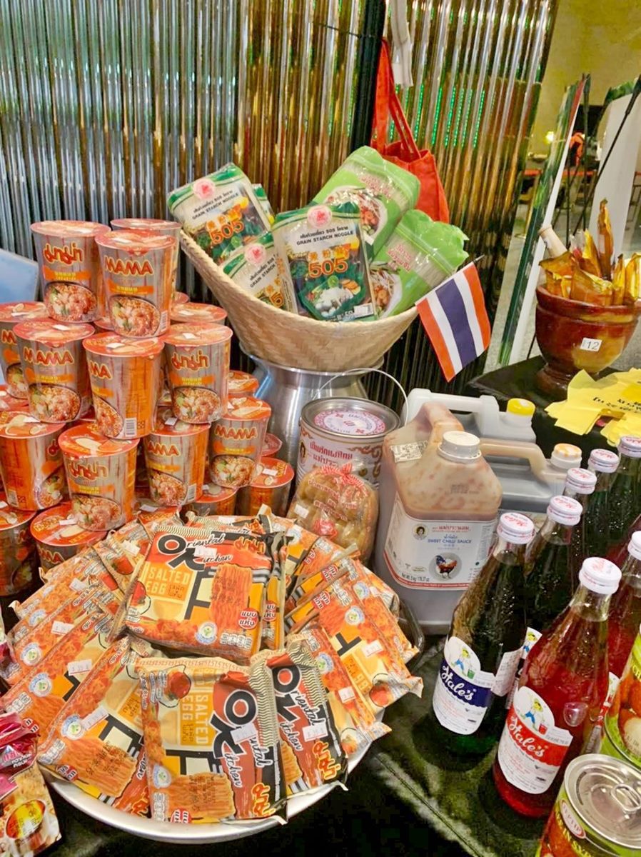 多款泰式零食可在美食展買到。(圖/環球購物中心提供)