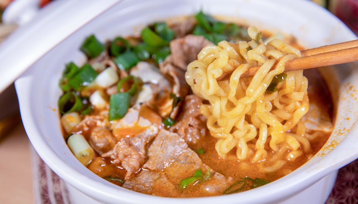 湯頭香濃帶辣，喝來相當過癮。（圖／小虎食夢網提供）