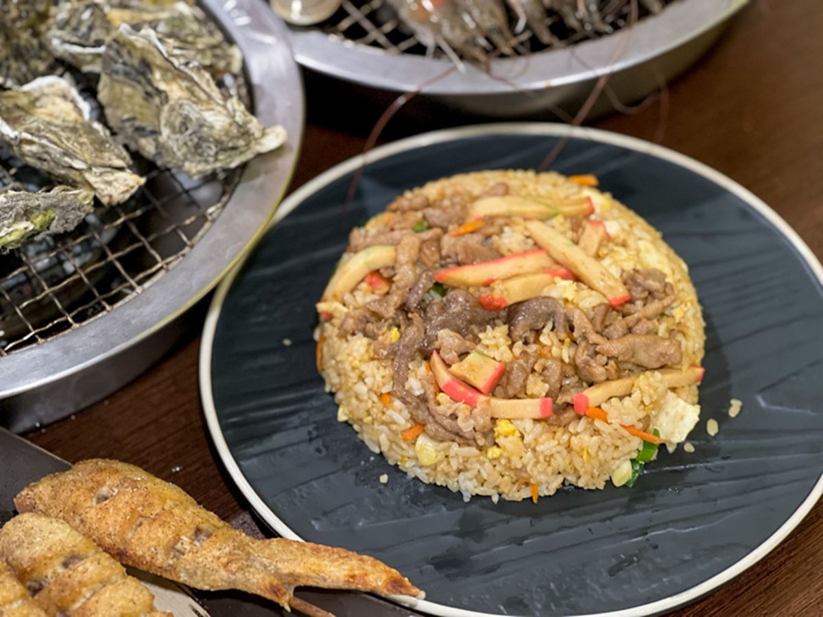 店內也有熱炒、炸物等美食。（圖／花露露 の花花世界提供）