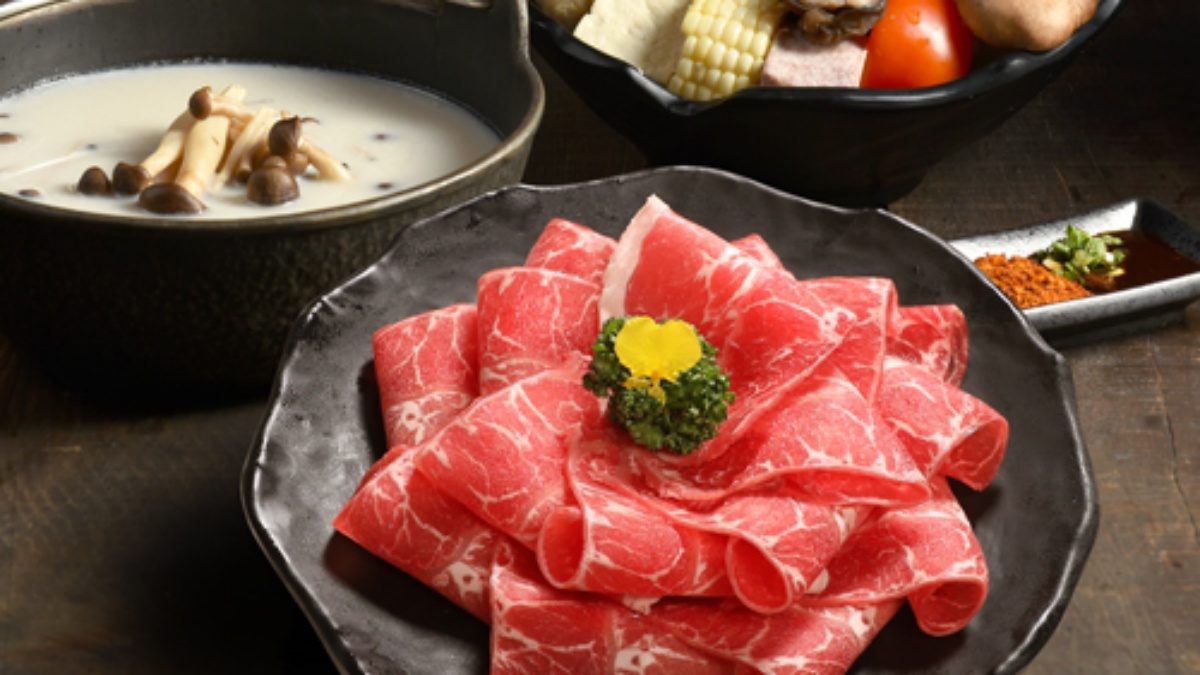只要是《食尚玩家》APP會員就可拿專屬「7種肉肉/海鮮免費券」,開鍋即可兌換,趕緊手刀收!(圖/築間提供)