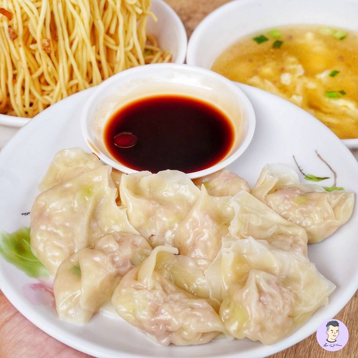 菜單水餃每顆只要3元,最少須點10顆。(圖/痴吃的玩 提供)