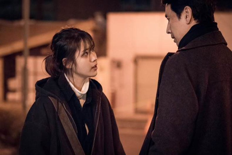 《我的大叔》劇照。(圖/翻攝IG@tvn_drama)