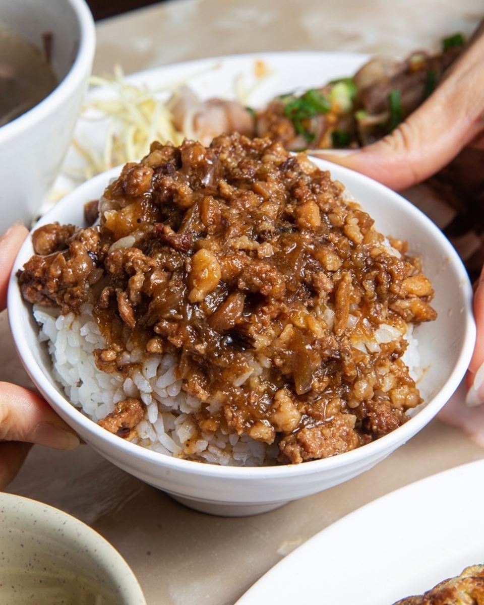 肉燥飯只要20元爽吃。(圖/傻妞吃台南提供)