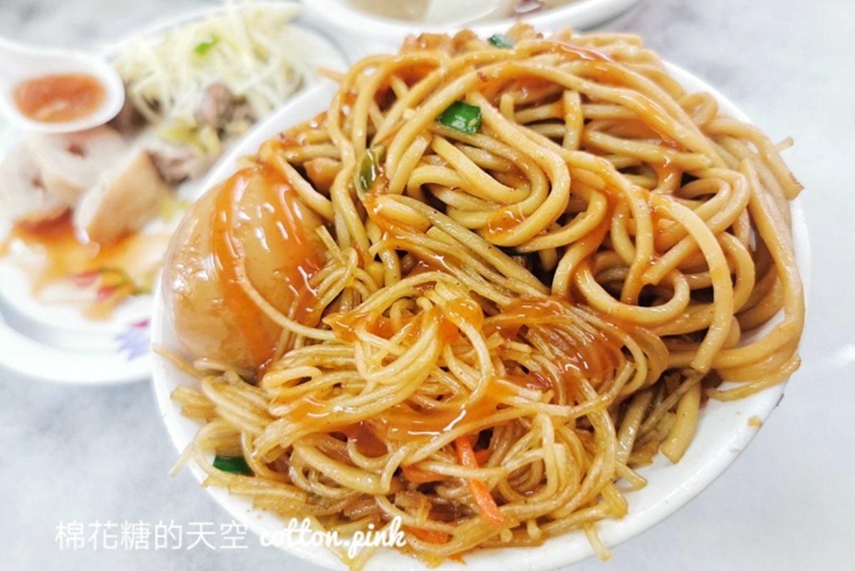 炒麵＋炒米粉是店內的隱藏版組合。（圖／棉花糖的天空提供）