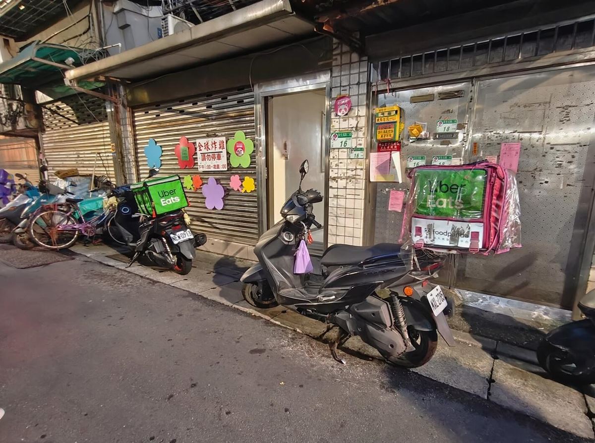 隱藏在小巷子內,外觀超低調。(圖/小美很愛嚐提供)