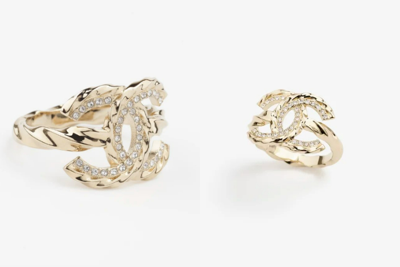 CHANEL雙C logo戒指以金屬和水晶交織而成。（圖／翻攝自CHANEL）