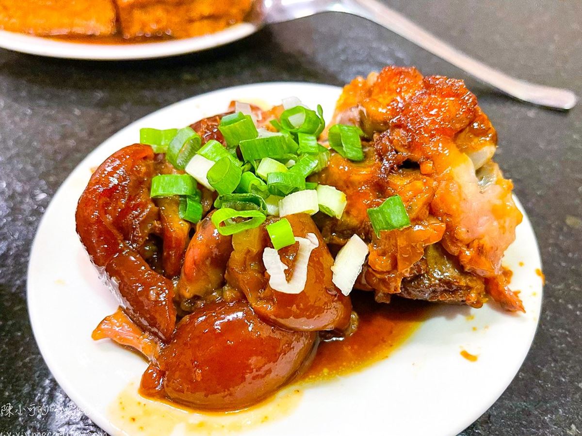 西門麵店必點油亮亮豬腳。（圖／陳小可的吃喝玩樂提供）