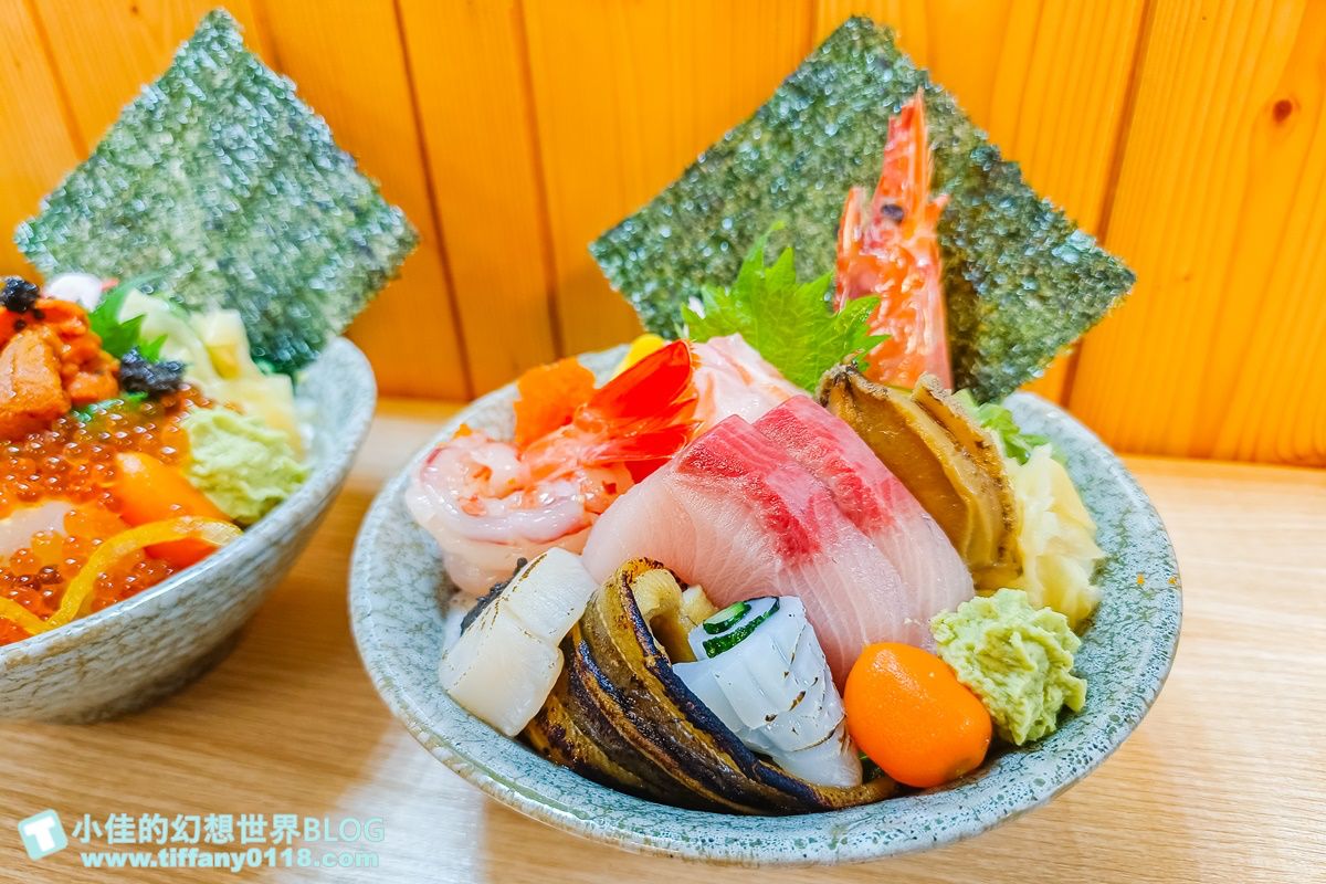 超澎派的「特選盛合海鮮丼」,料滿到已經看不見底下的醋飯了,視覺跟味覺上都非常滿足。(圖/小佳的幻想世界提供)