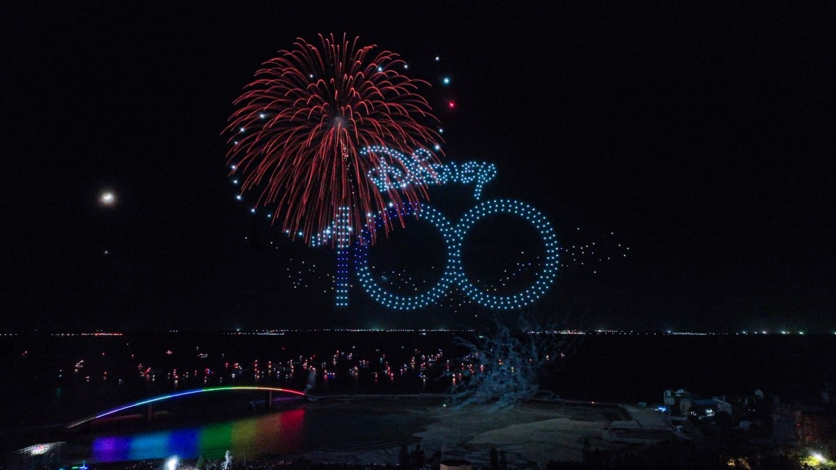 「2023澎湖花火節」與迪士尼100週年合作,打造奇幻浪漫、規模超龐大的花火演出。(圖/澎湖國際海上花火節提供)