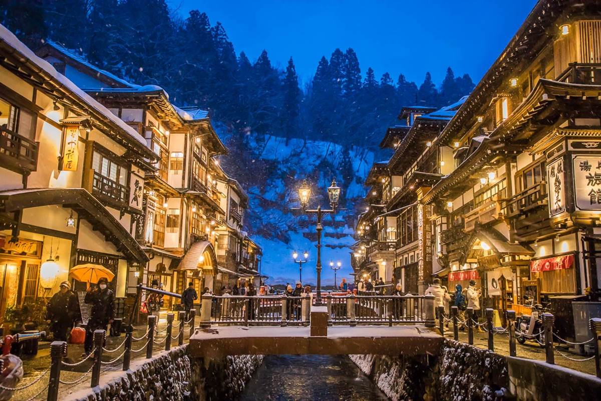 「銀山溫泉」可說是日本山形縣的必訪景點。(圖/大手牽小手。玩樂趣提供)