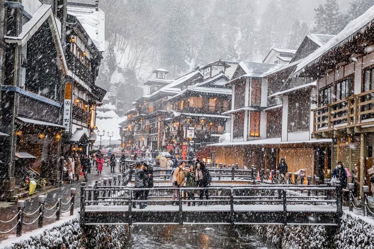 大雪飄落的美景,不僅讓人十分嚮往,也感覺彷彿進入夢幻的國度中。(圖/大手牽小手。玩樂趣提供)