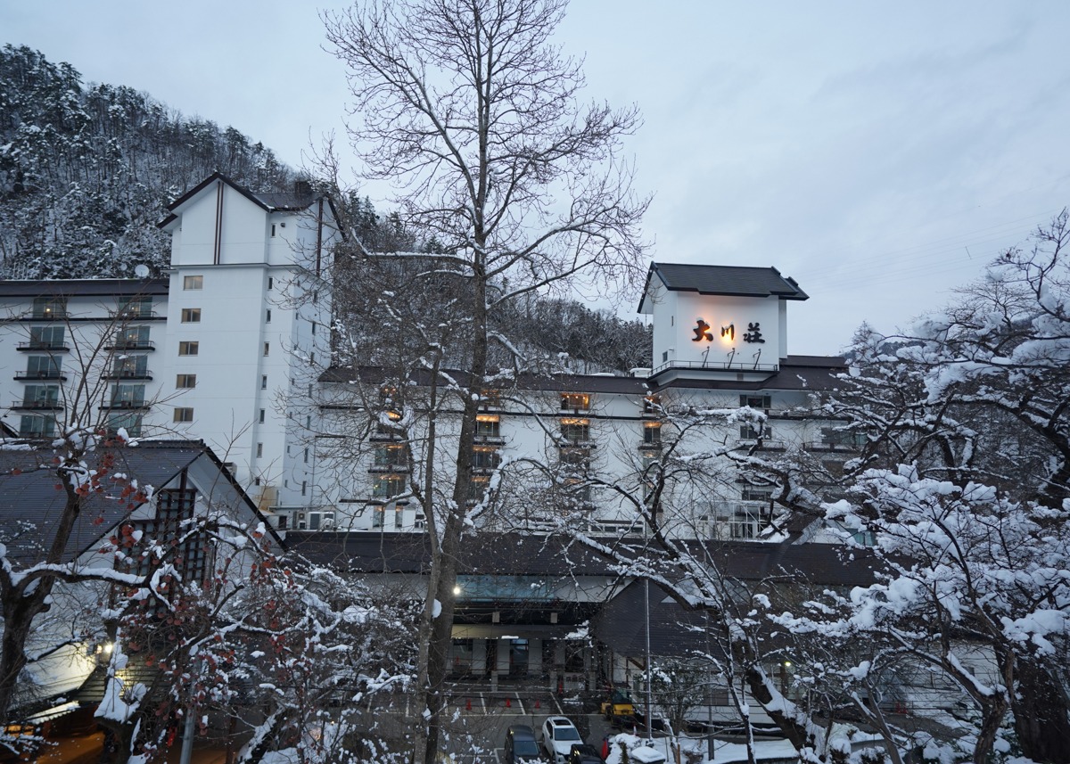 「福島會津大川莊」位在日本福島縣會津若松市的「蘆之牧溫泉區」。(圖/美食好芃友提供)