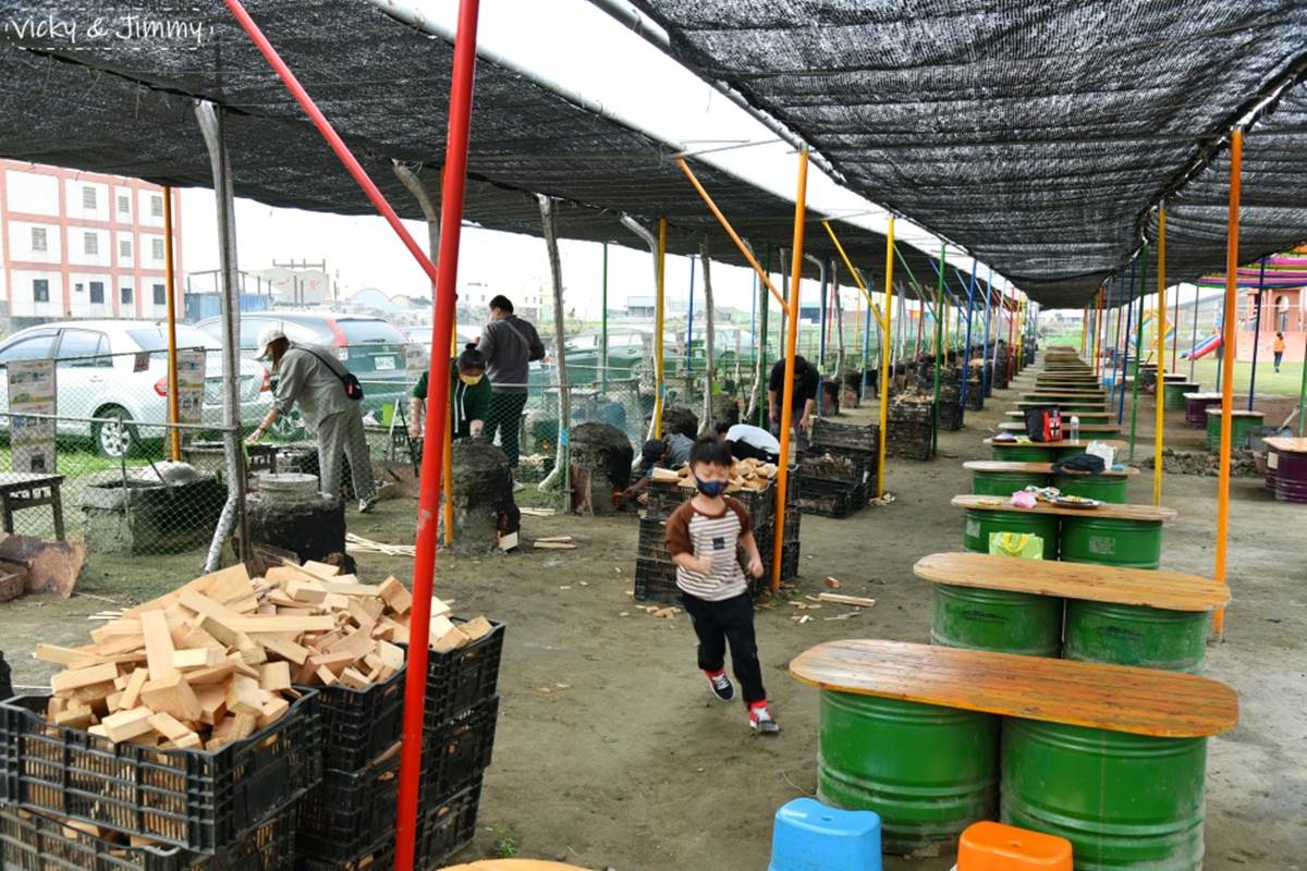 用餐區在室內採取半開放制,不用怕風大。(圖/薇琪&吉米の生活小札記 提供)
