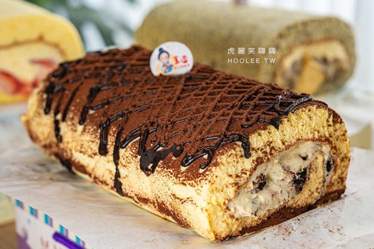 「Oreo金沙豆奶卷」(480元)表面灑上滿滿滿的無糖可可粉。(圖/虎麗笑嗨嗨提供)