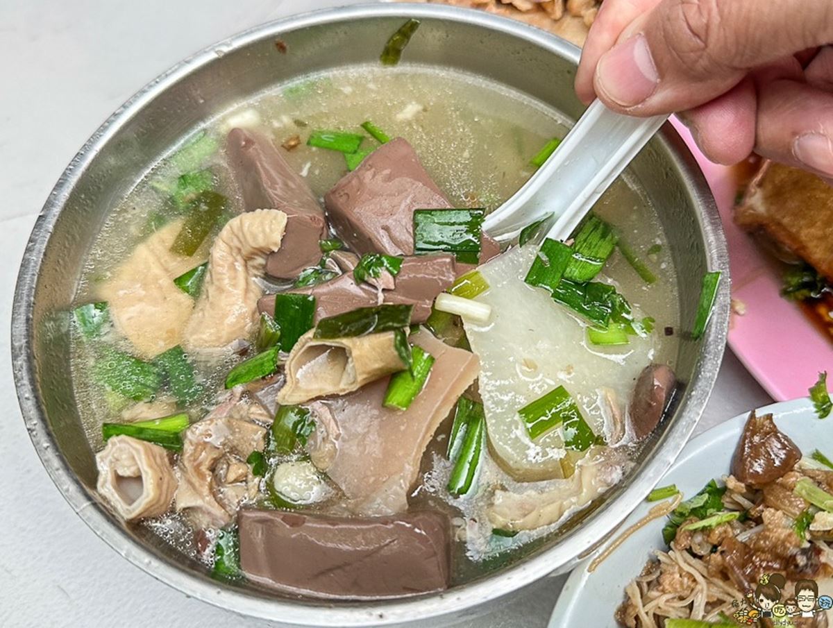 「綜合湯」有分小碗60元、中碗70元、大碗80元,(圖片為小碗的分量)。(圖/跟著尼力吃喝玩樂提供)