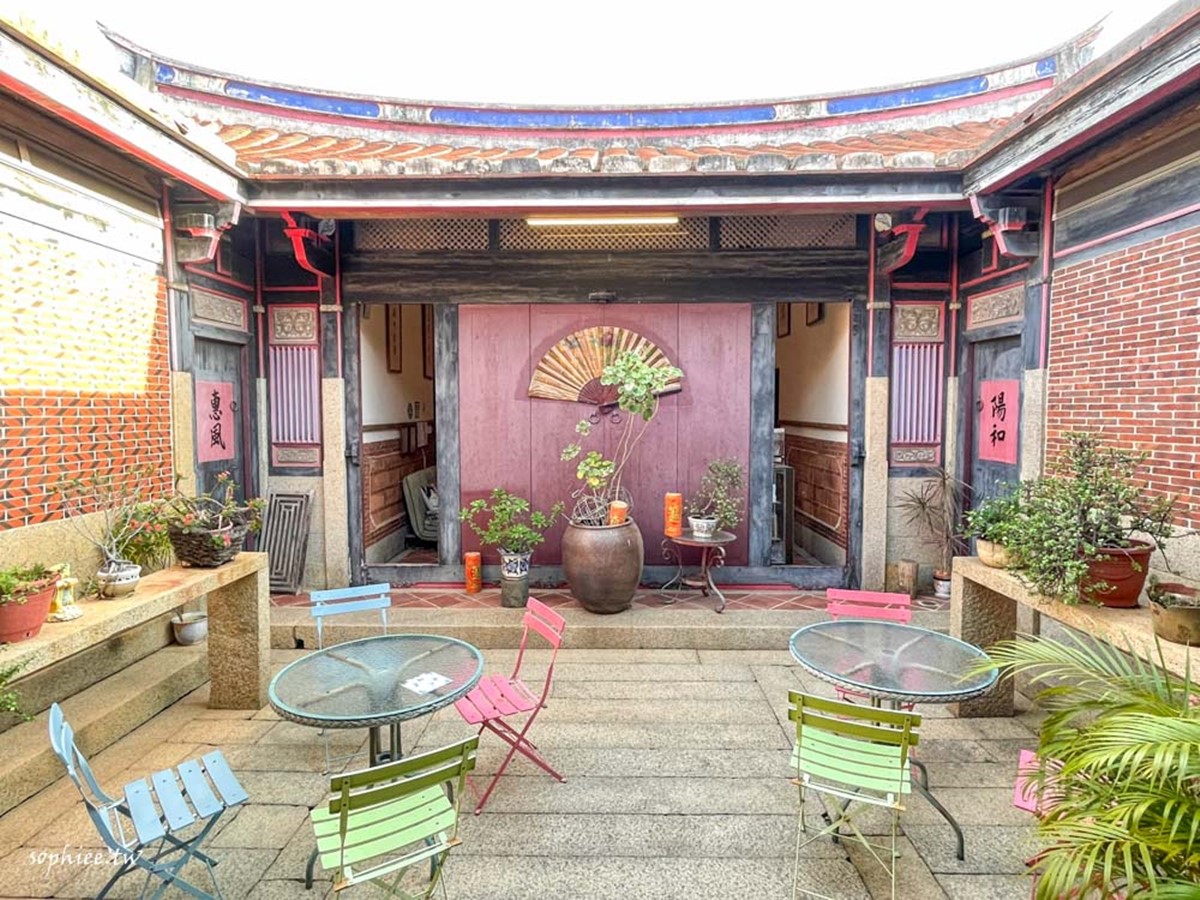 瓊林部落裡聚集多間閩南式古厝的特色民宿。(圖/蘇菲漫旅提供)