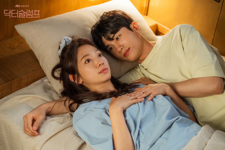 《低谷醫生》由朴信惠、朴炯植主演。（圖／翻攝自JTBC）