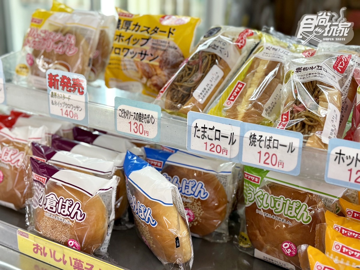 這裡也有販售輕食,土司三明治、漢堡、古早味麵包等,選擇性不少也很平價。(圖/陳倍玉攝)