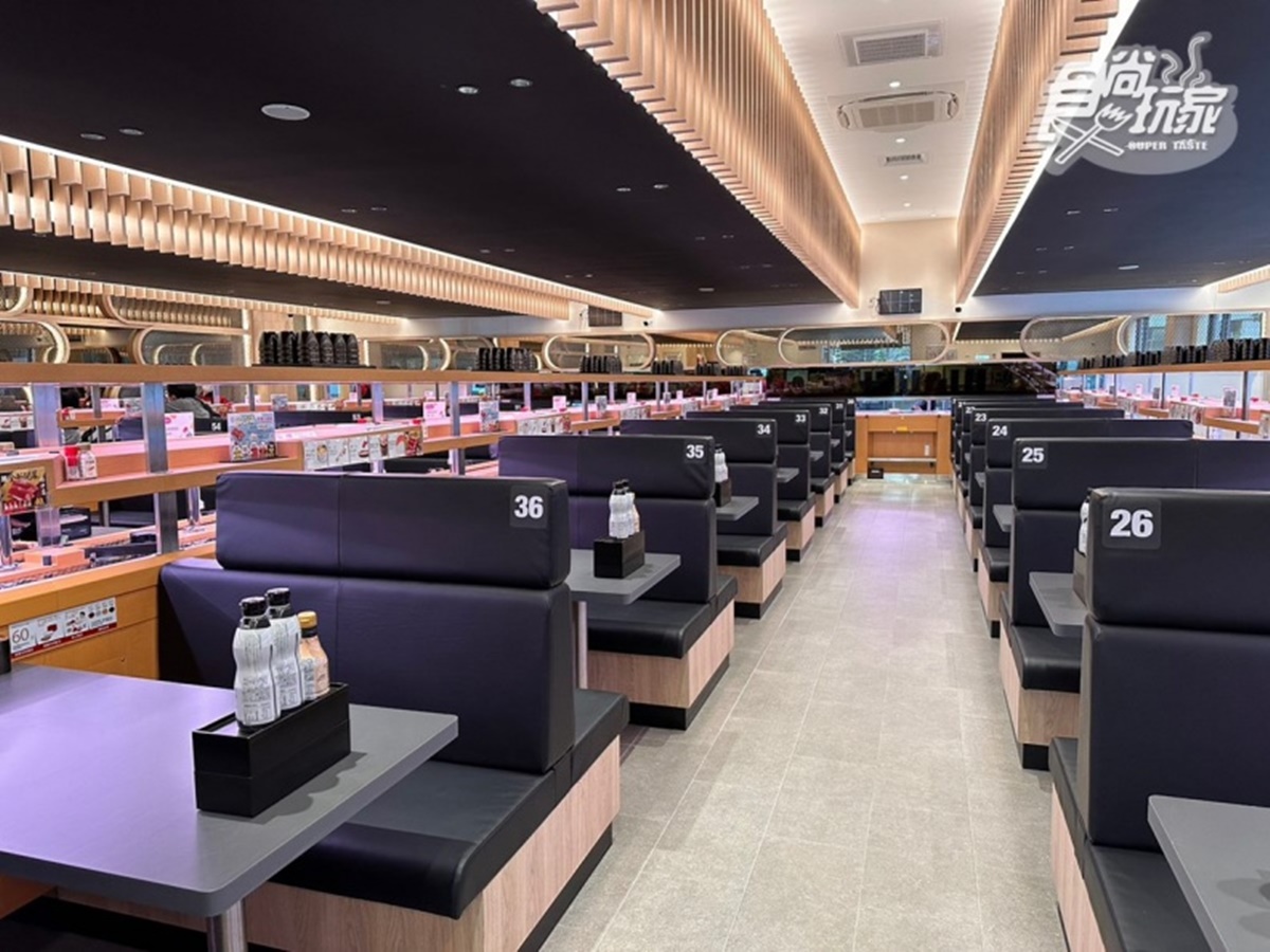 「壽司郎林口店」沉穩內斂的色調打造出摩登的城市風格。（圖／許瑋芯攝）