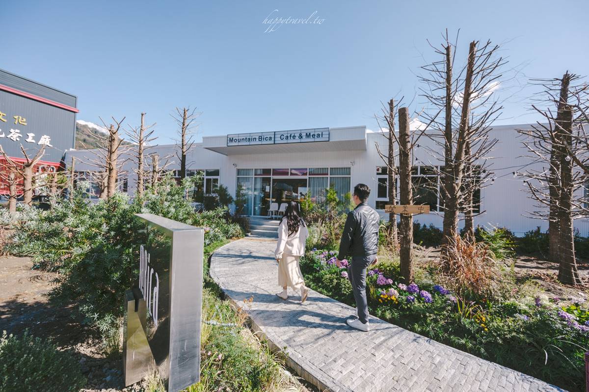「Mountain Bica Cafe」今年1月初起試營運就暴紅，現代感建築與自然美景融合，有脫離塵囂感。（圖／黑皮的旅遊筆記提供）