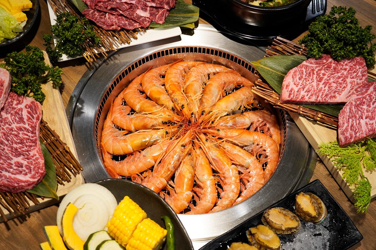 夯下去新潮和牛燒肉則是祭出天使紅蝦吃到飽。(圖/馬辣集團提供)