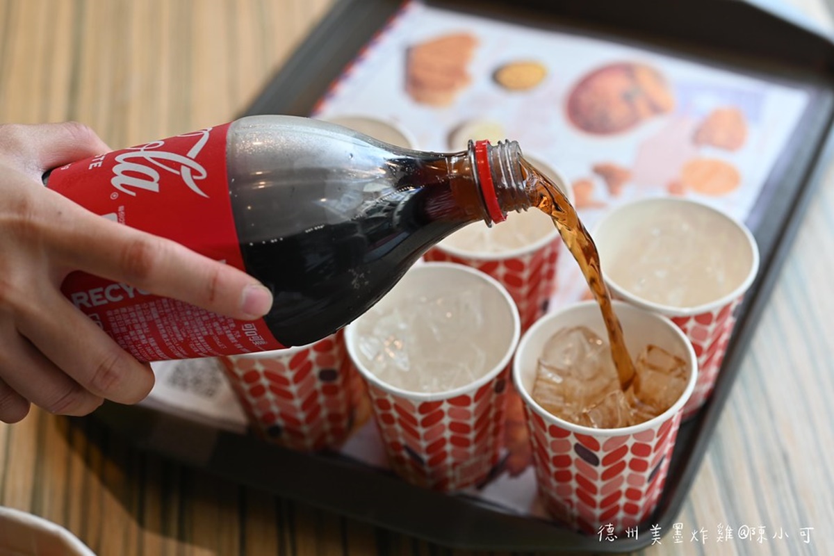 套餐附上瓶裝飲料1瓶。(圖/陳小可的吃喝玩樂提供)