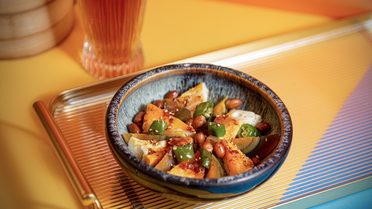 涼拌菜「川椒雙味催淚蛋」(190元)麻辣爽口。(圖/漢來美食提供)
