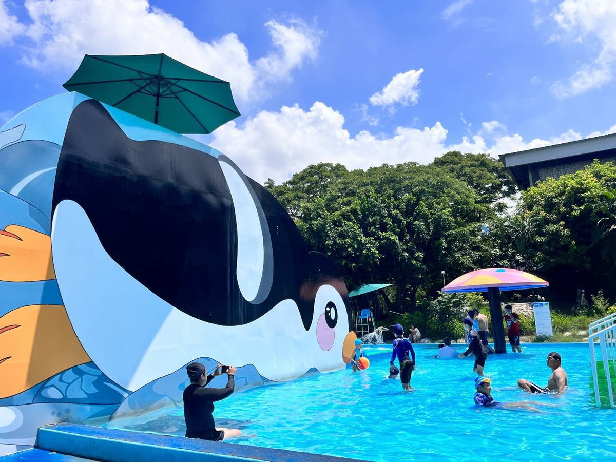 企鵝滑水道、河馬水床的外型超可愛。(圖/頑皮世界野生動物園提供)