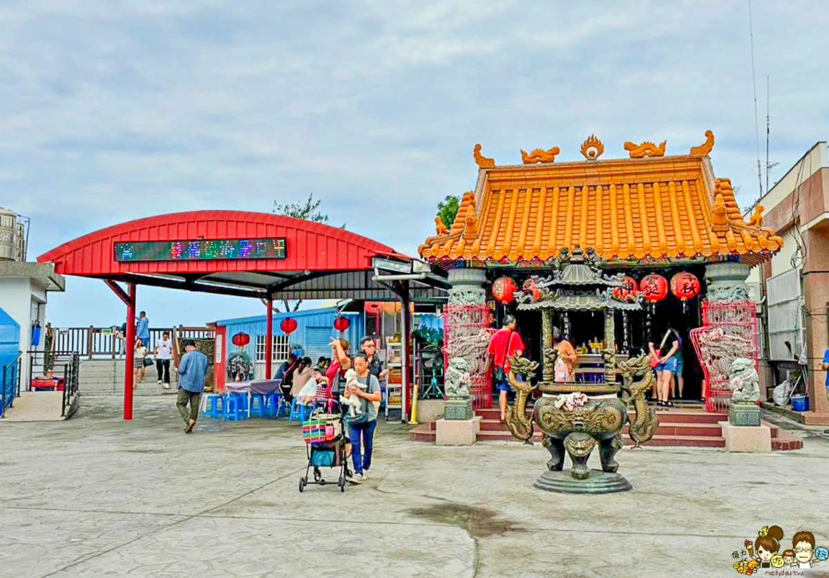 南部首家泡麵土地公「永安烏林投玄德宮」,鄰近高雄興達港。(圖/跟著尼力吃喝玩樂提供)