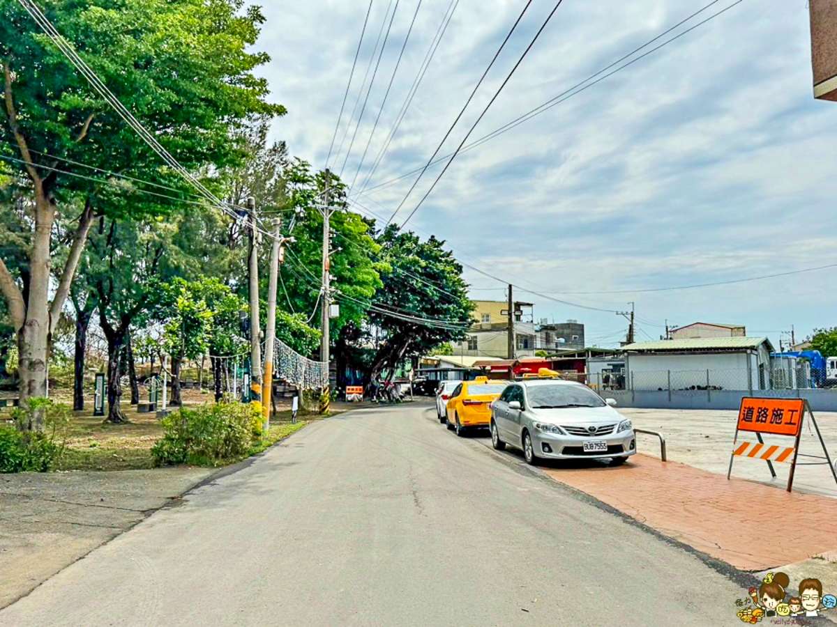 廟旁邊如果有空位都可以暫時停車。(圖/跟著尼力吃喝玩樂提供)