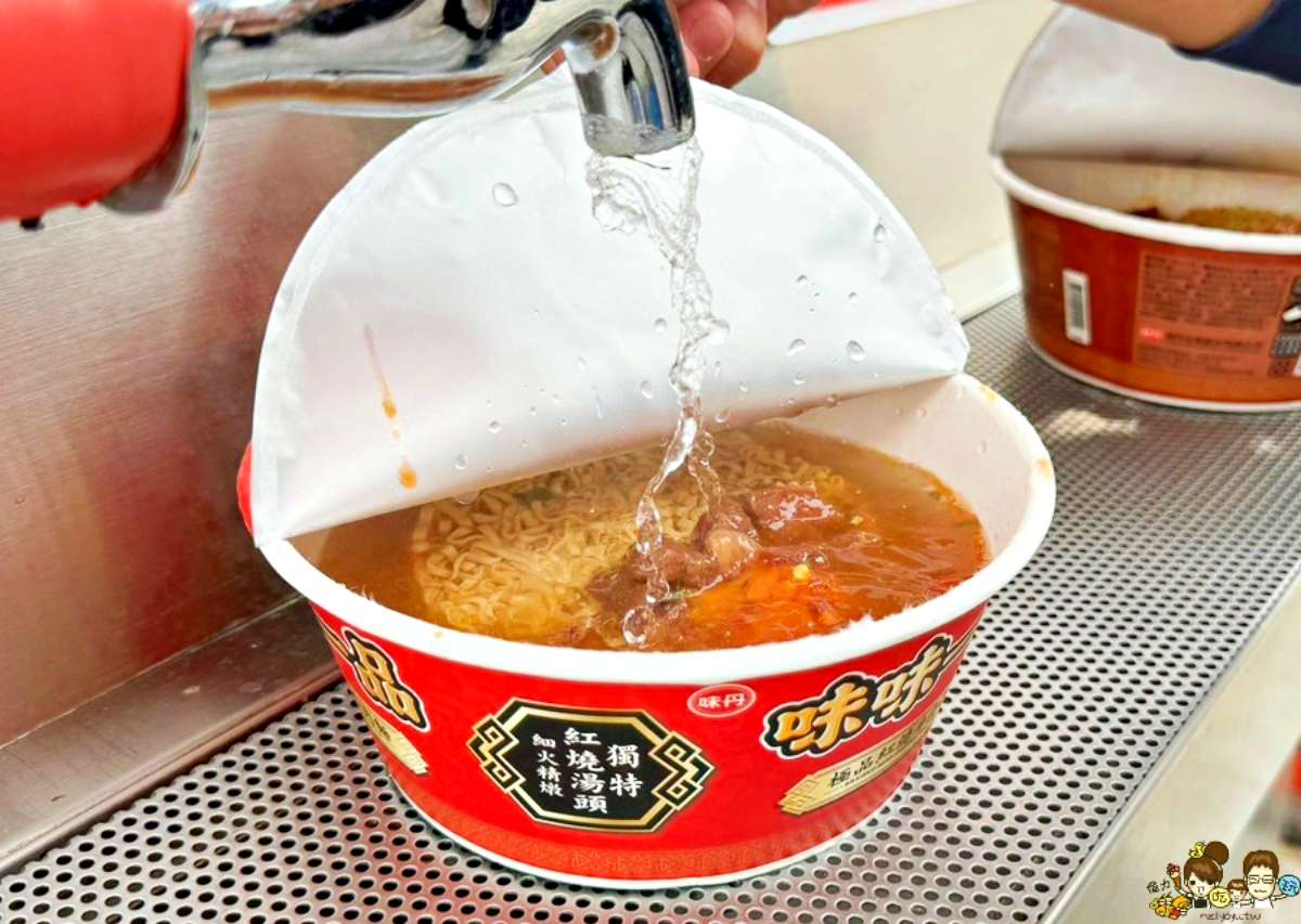 廟裡設有熱水機。(圖/跟著尼力吃喝玩樂提供)