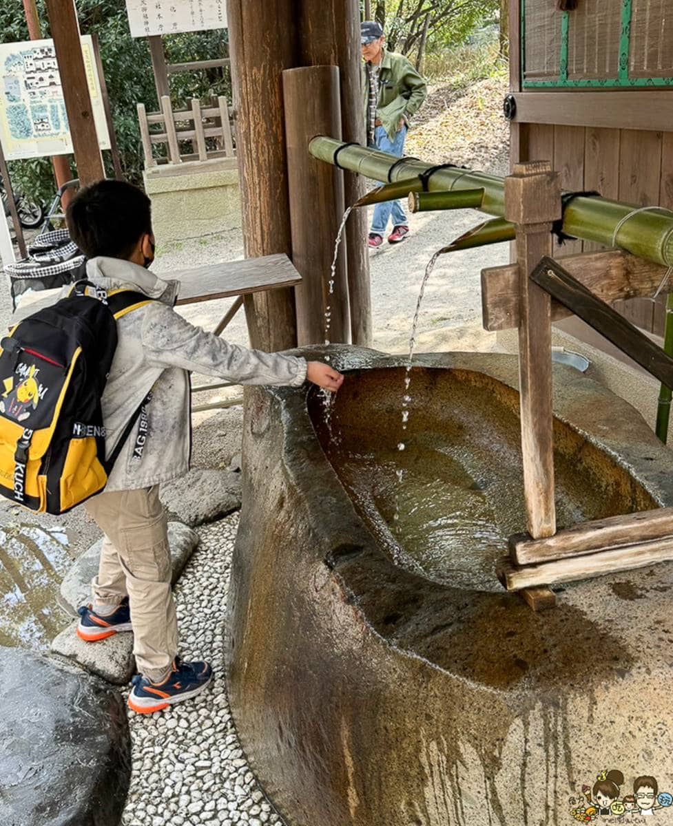 下鴨神社內部淨手方式改為「流動式洗手」，這是疫情過後的新改變。（圖／跟著尼力吃喝玩樂提供）