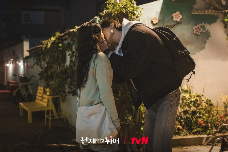 《背著善宰跑》劇照。（圖／翻攝自tvN）