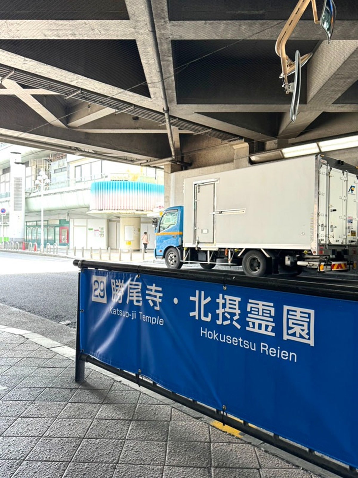 往勝尾寺可以搭大阪地下鐵到「千里中央」站,轉乘阪急巴士。(圖/跟著尼力吃喝玩樂提供)