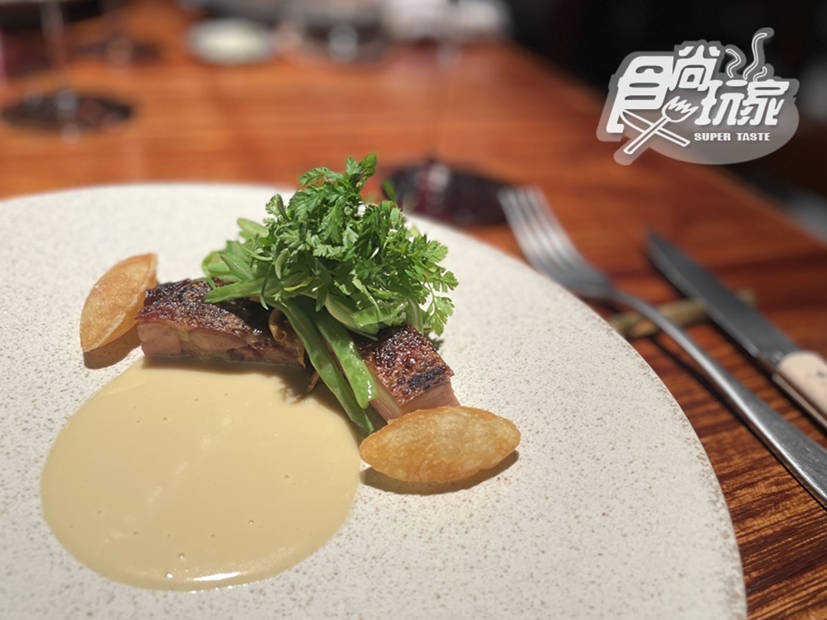 主菜「珠雞/羊肚菌/四季豆」是另一道亮點。(圖/張庭瑄攝)