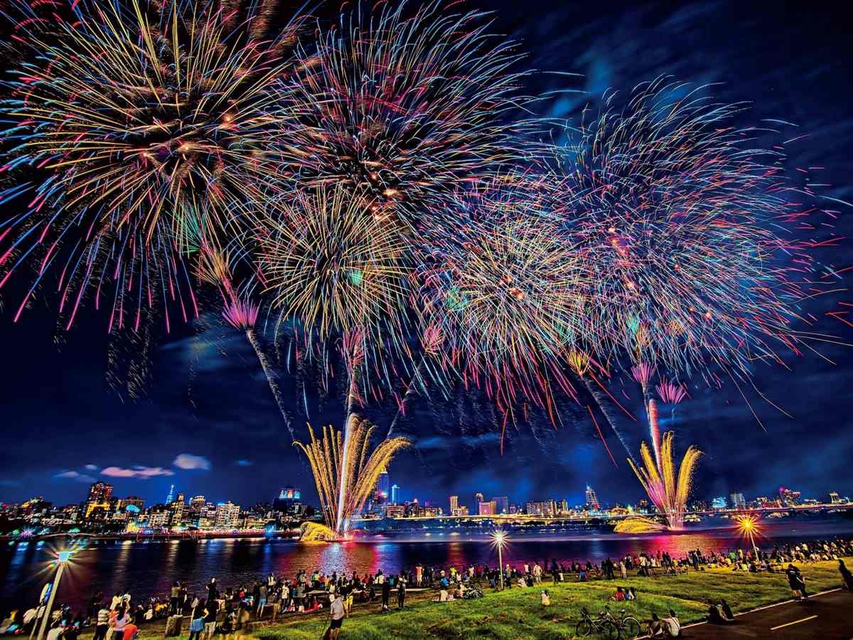 「2024大稻埕夏日節」7/17、7/24、7/31、8/10都會施放煙火。（示意圖／台北觀光傳播局）